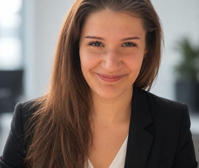 Herzlichen Glückwunsch zur bestandenen Prüfung, Julia.